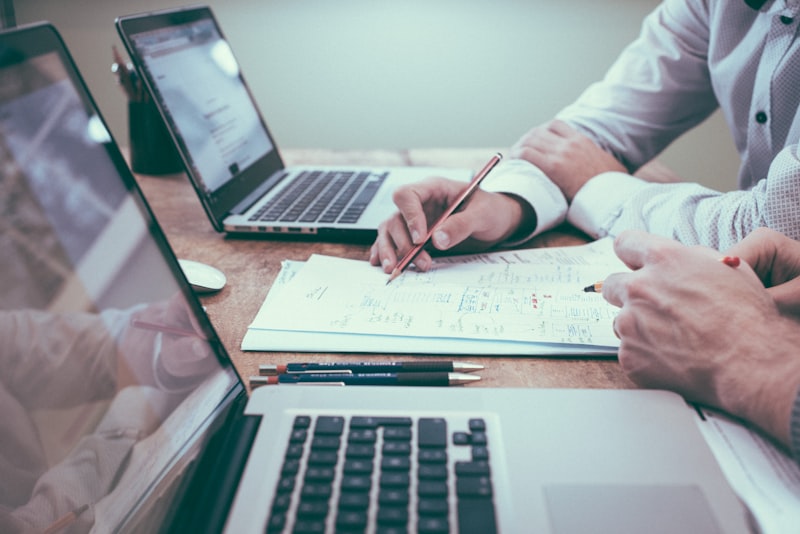 SaaS Startup Recruitment Agency vs In-House Hiring: ROI Breakdown