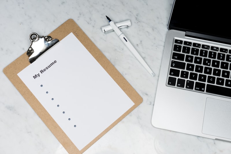 How to Write a Job Description That Attracts Top SaaS Talent